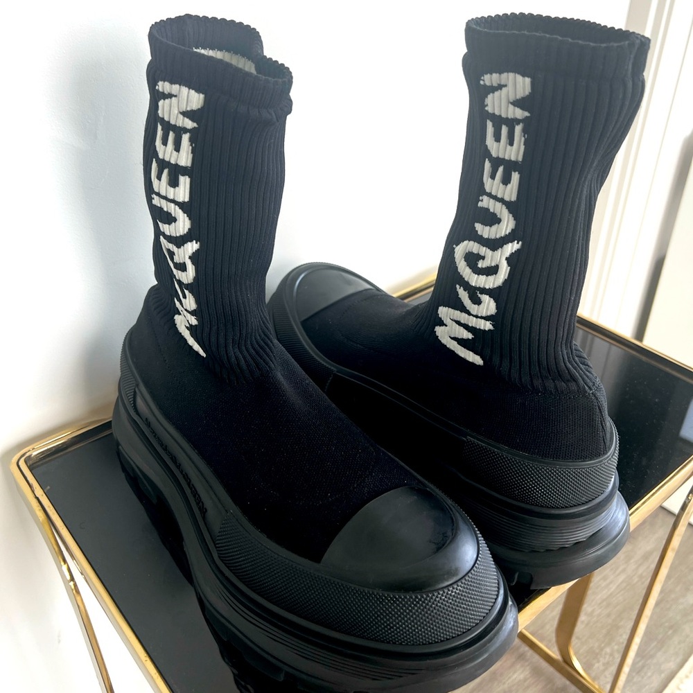 Alexandra McQueen US 9
